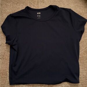 Uniqlo cropped tee
